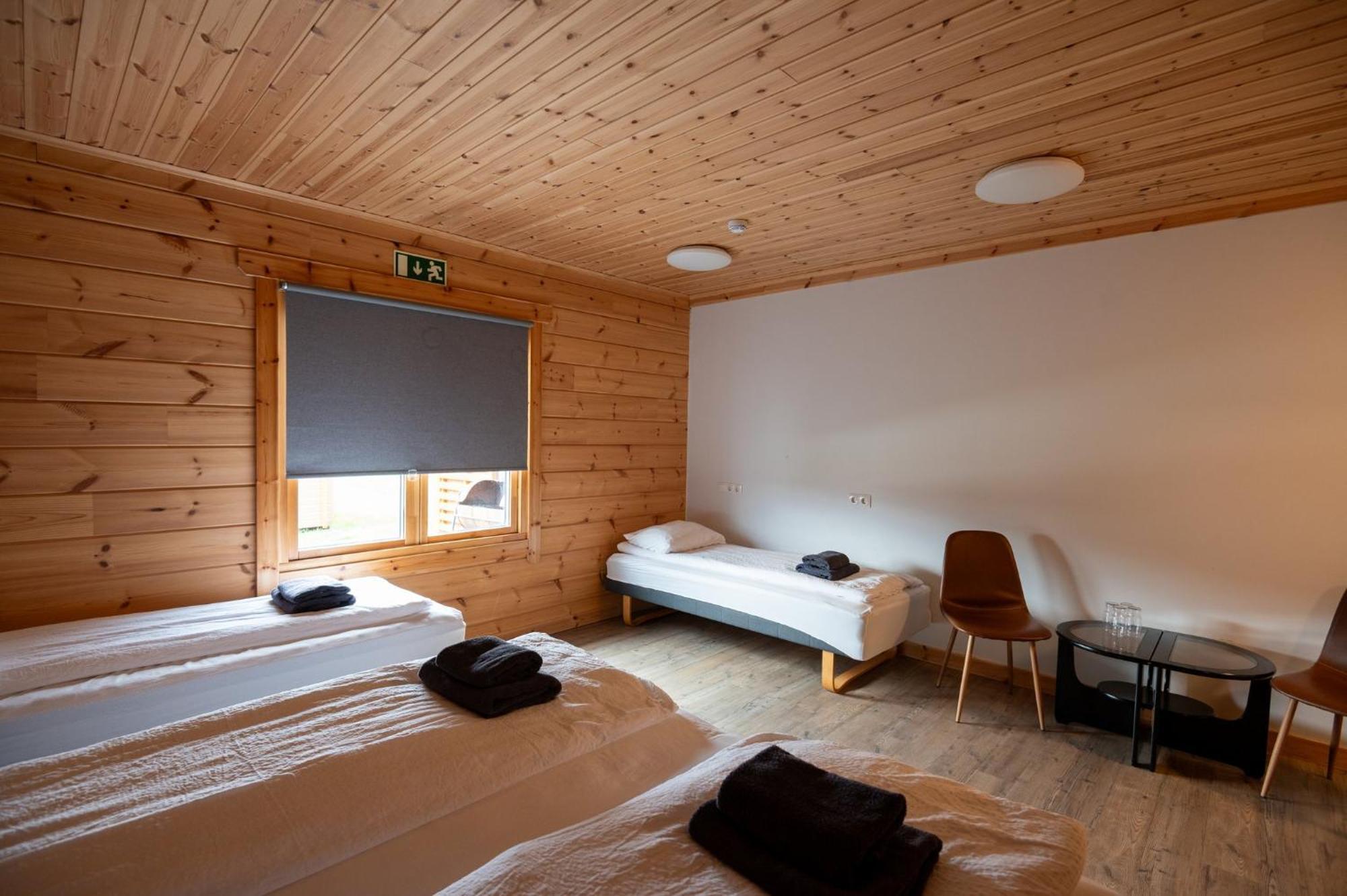 בלונדואוס Gladheimar Guesthouse מראה חיצוני תמונה